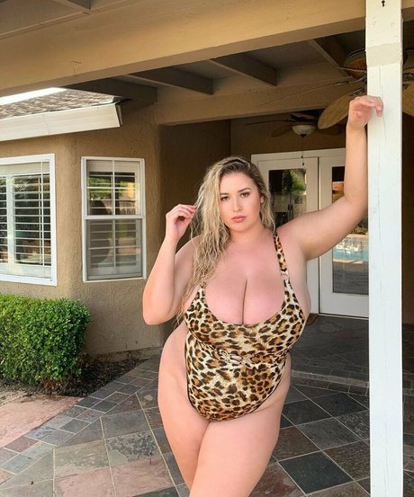 Lo Sangstaaa pornstar erotic pictures