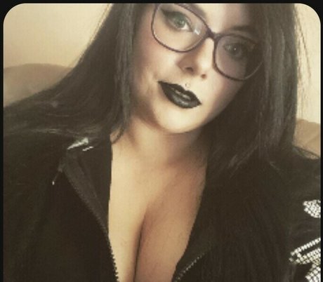 Deriidemon model sexy pics