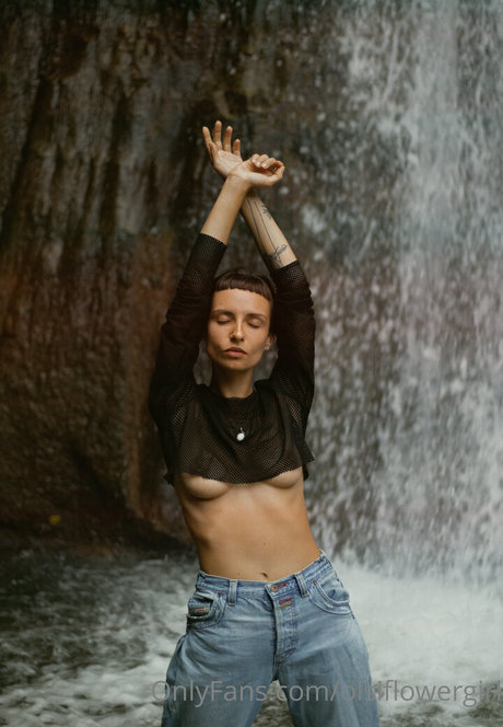 olsiflowergirl art model picture