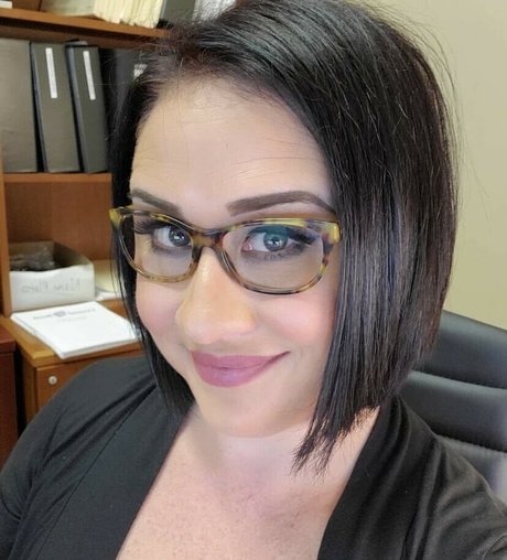 Irishkitty0408 nude model galleries