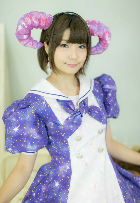 ayame apricot model pretty image