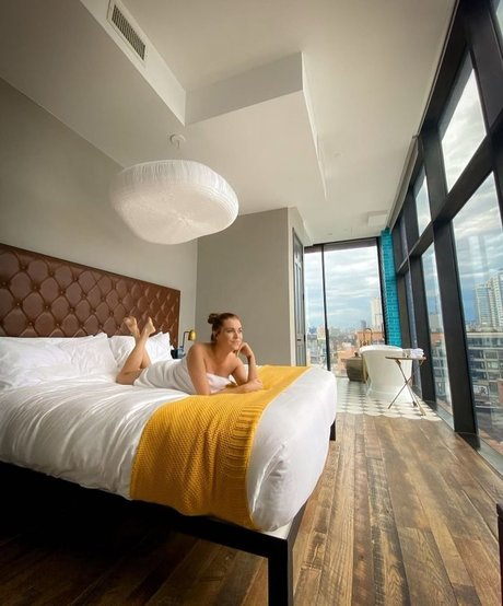 Eliza Taylor pornstar exclusive pic