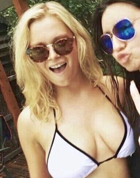 Eliza Taylor sexy actress photo
