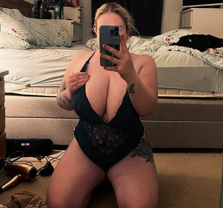 Emily Gillick model naked images