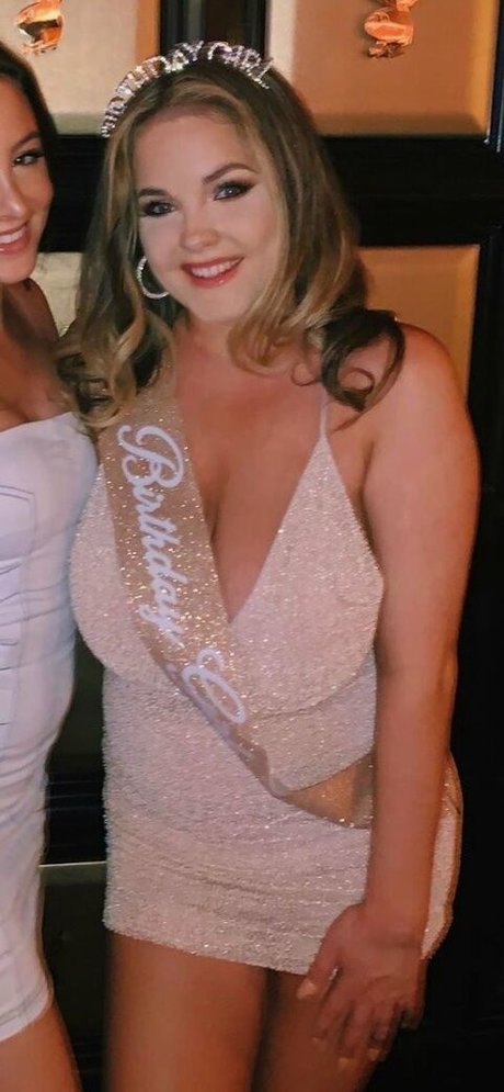 lesbian fingering onlyfans porno photos