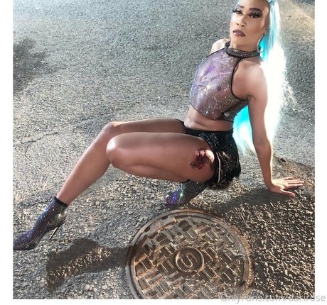 darirose art actress picture