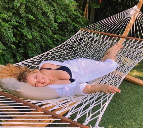 Amanda R model perfect photo