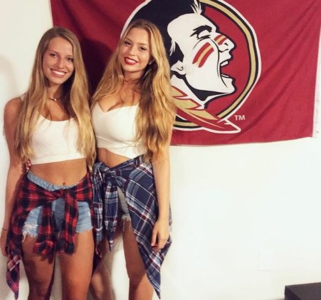 Amanda R art model picture