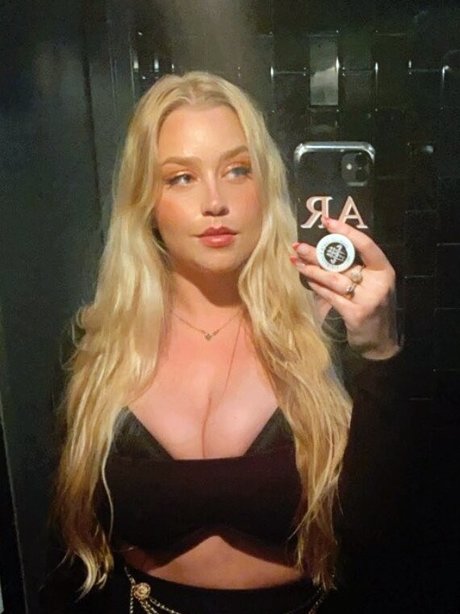 Amanda R nude model gallery