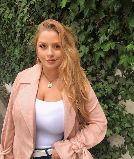 Amanda R top actress pic