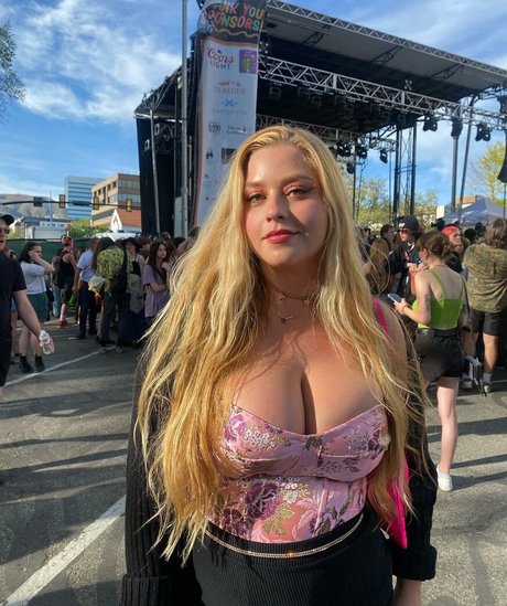 Amanda R model nude photo