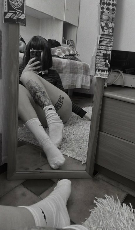 Baby Violent star hot pics