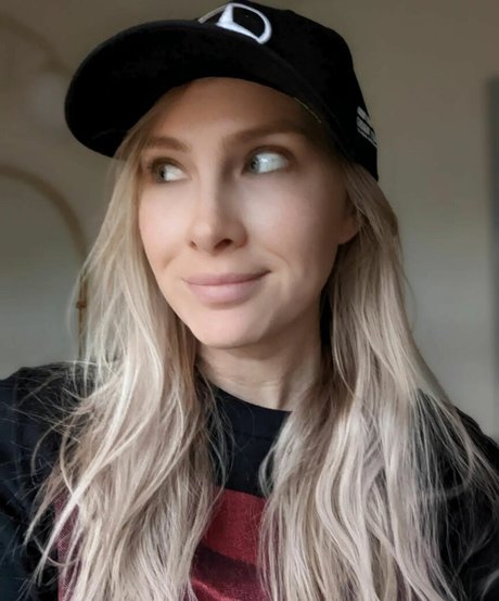 Mallory Moore star exclusive picture