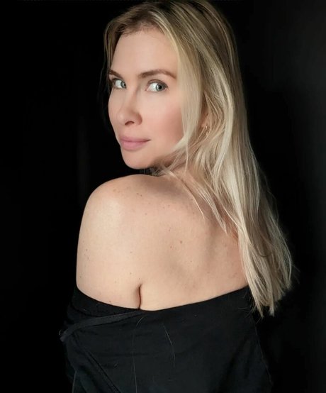 Mallory Moore beautiful star photo