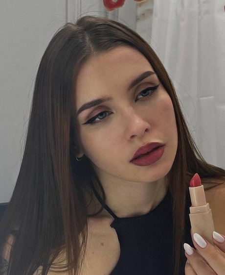 KordeeRo sex model img