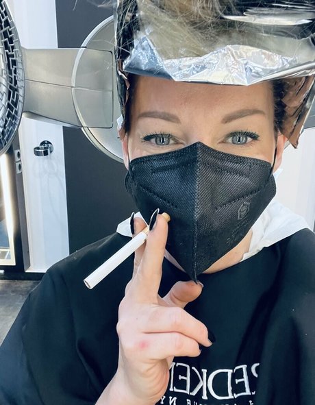 smokingqueenalina nude actress photo