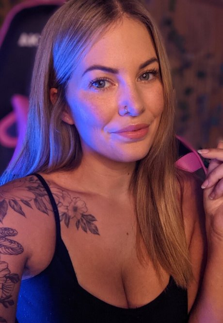 Raeny day pornographic model img