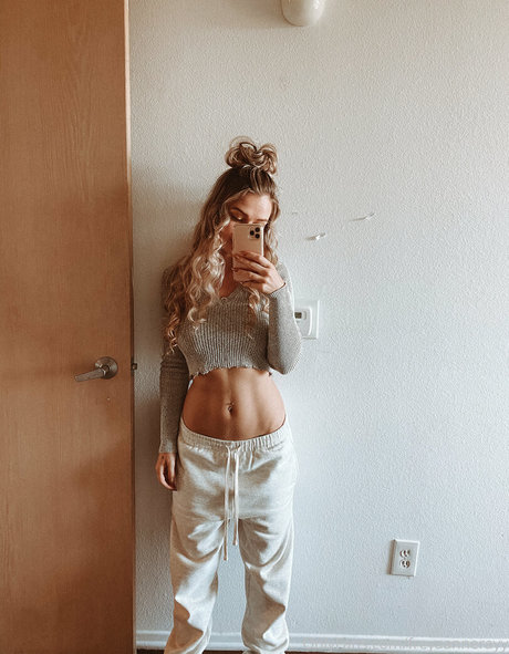 freyaannerayy art star pic