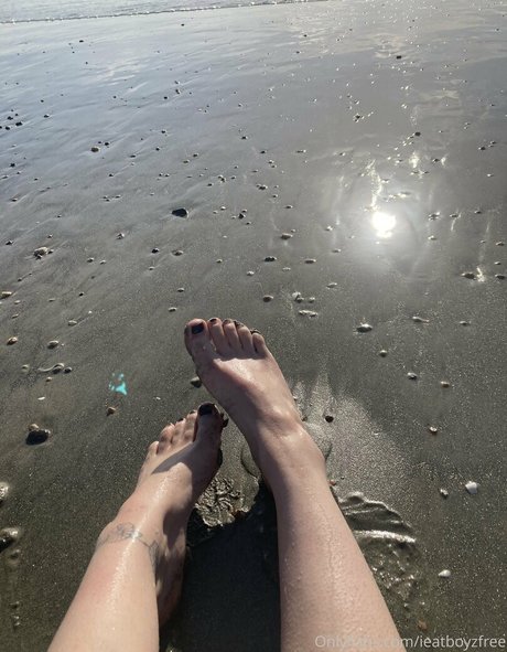 ieatboyzfree model sexy photos