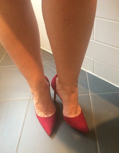 dutchcurvesinheels free pornstar pics