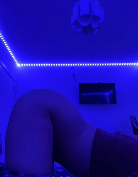 yungtripleg nude model pics