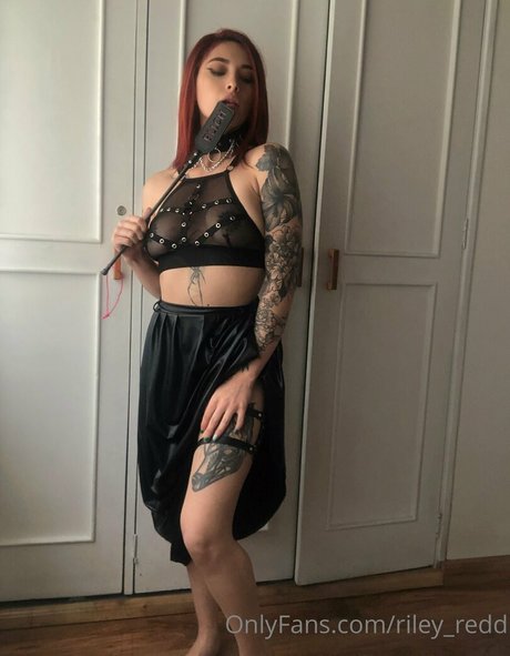 Riley Red sexy model galleries