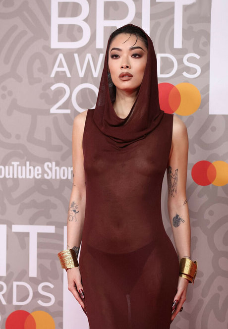 Rina Sawayama beautiful model img