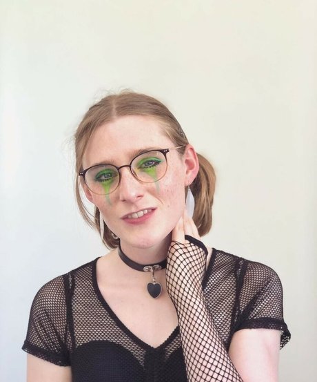 Alice In Wonder1and star adult images