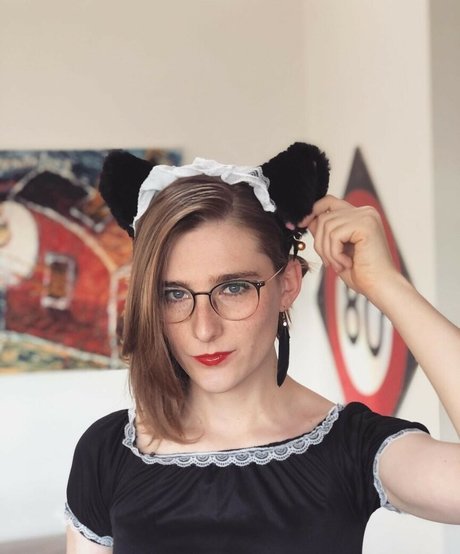 Alice In Wonder1and pornstar adult picture