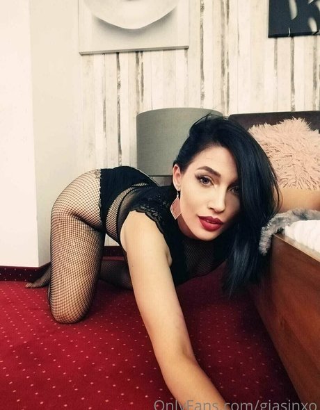 giasinxo exclusive model photos