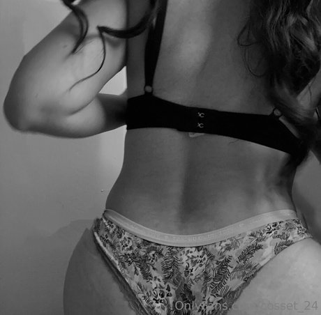 cosset 24 model sexy img