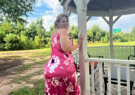 msjuicypear art model galleries