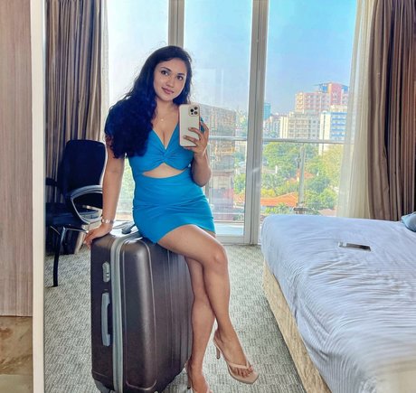 Nimesha Jayarathne adult model img