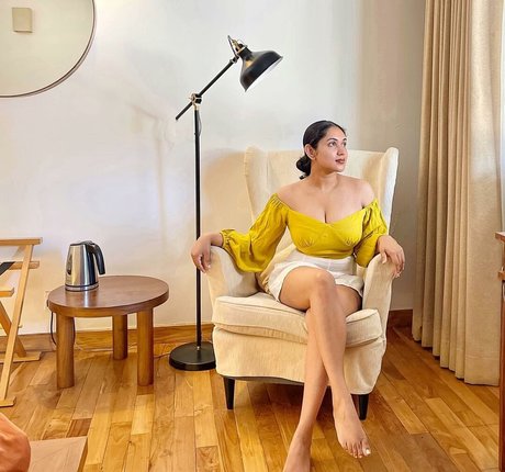 Nimesha Jayarathne nice model pictures