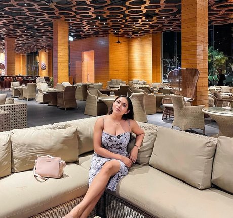 Nimesha Jayarathne sexy model image