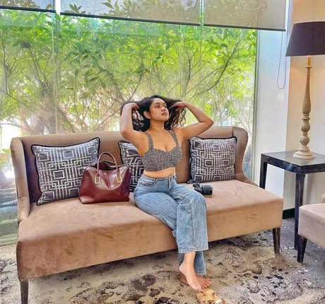 Nimesha Jayarathne erotic pornstar photos