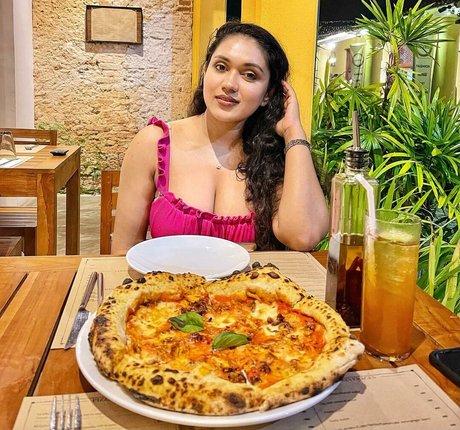 Nimesha Jayarathne Profile pic