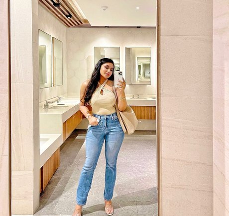 Nimesha Jayarathne nice pornstar gallery