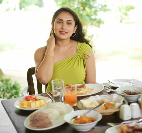 Nimesha Jayarathne model pictures