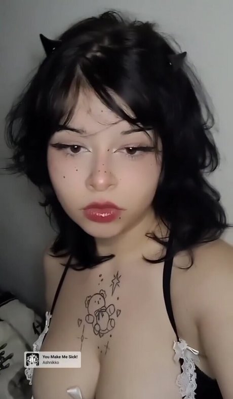 Violet Fox beautiful model img