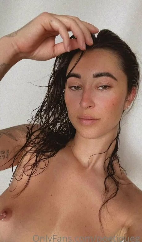 Poetiquegirl nude star picture