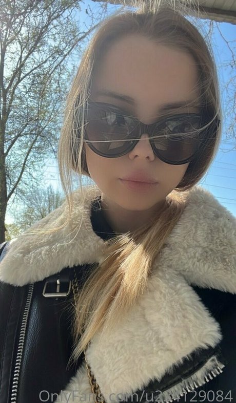 flora belll exclusive actress galleries