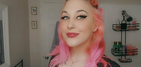 strwbrry cream exclusive star image