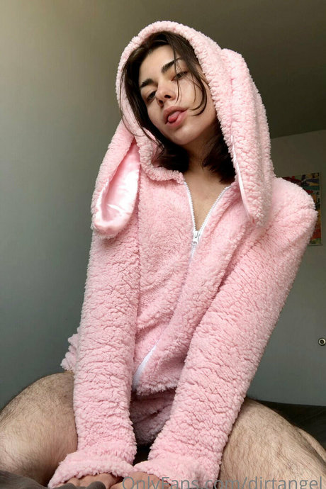 dirtangel model nude photos