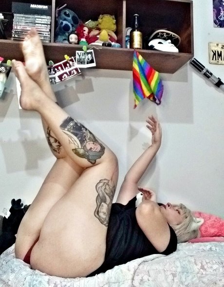 SassNessie naked star img