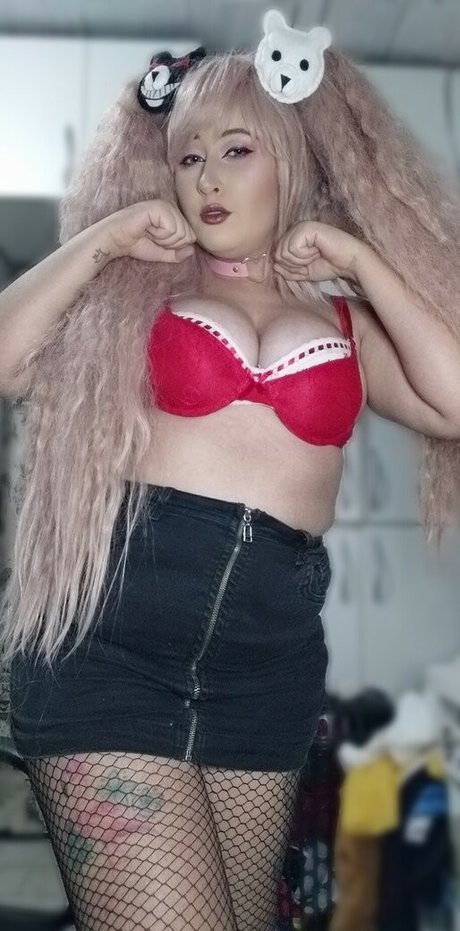 SassNessie beautiful model photo