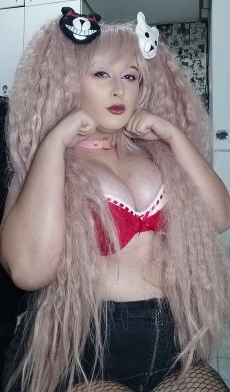 SassNessie star nude pictures