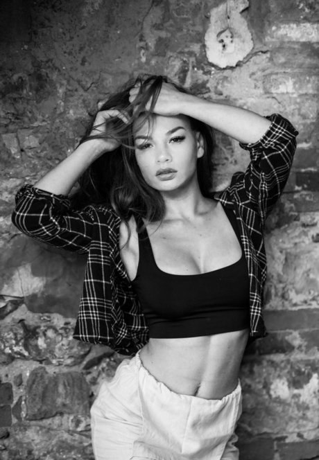 Nici Dee model art images