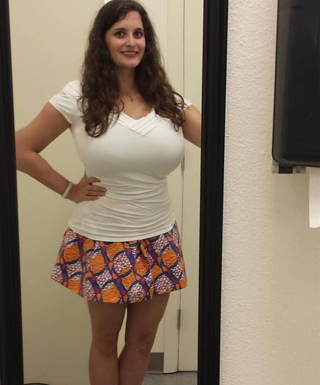 Avery Harwood porn model photos