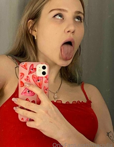 macjulia pornographic model image